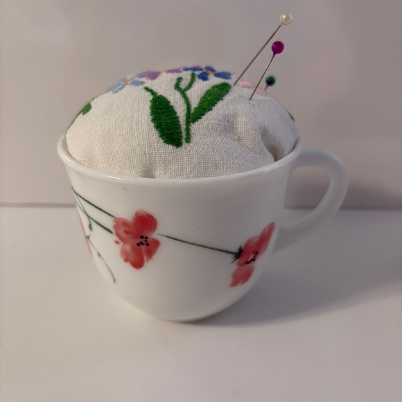 Floral Vintage Teacup Pin Cushion Harmonia tea cup - Picture 5 of 5